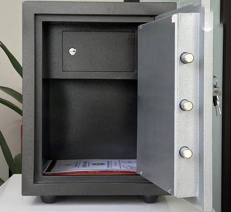 két sắt chống ẩm đựng tài liệu quan trọng